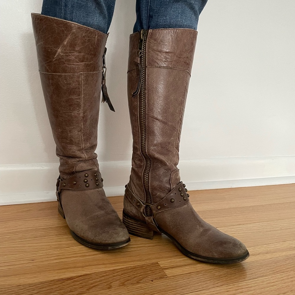Trouve western-style knee high boots in a womens size 4.5